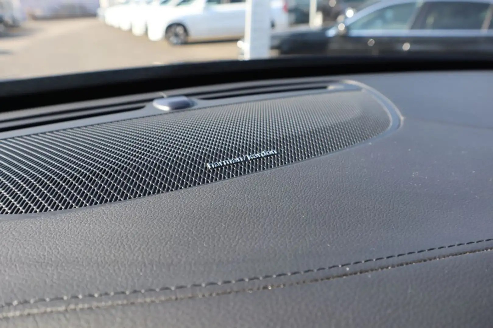 
								Volvo XC90 full									