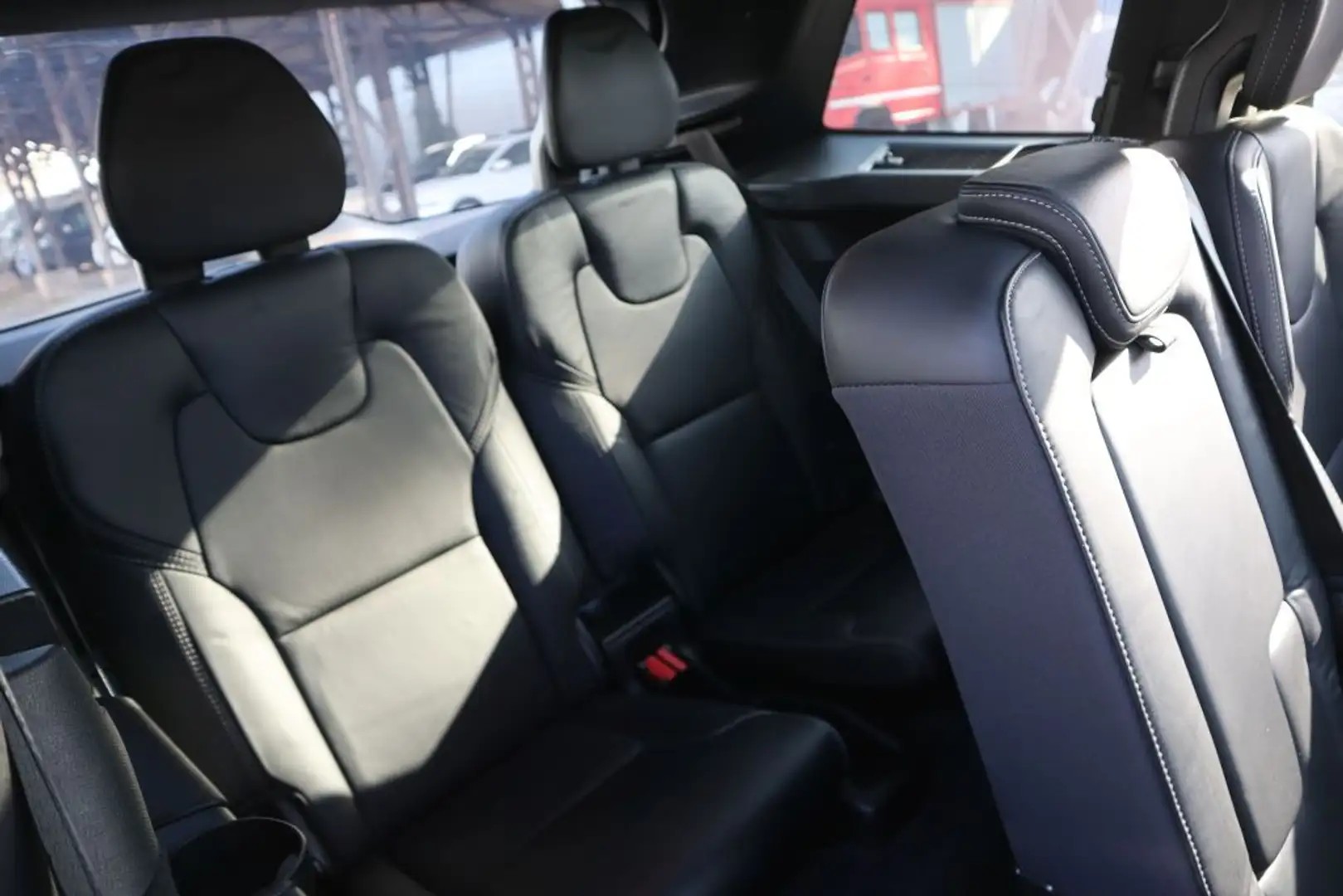 
								Volvo XC90 full									