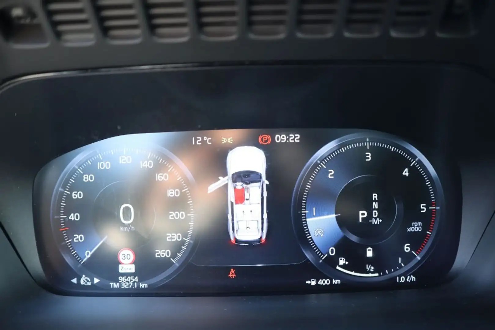 
								Volvo XC90 full									